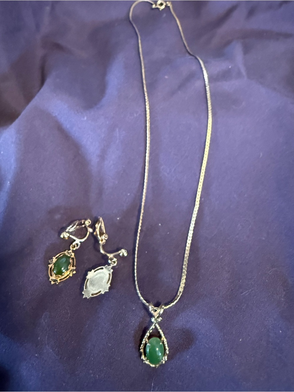 Green Stone Teardrop Pendant Necklace and Clip Earrings Costume Jewelry Set